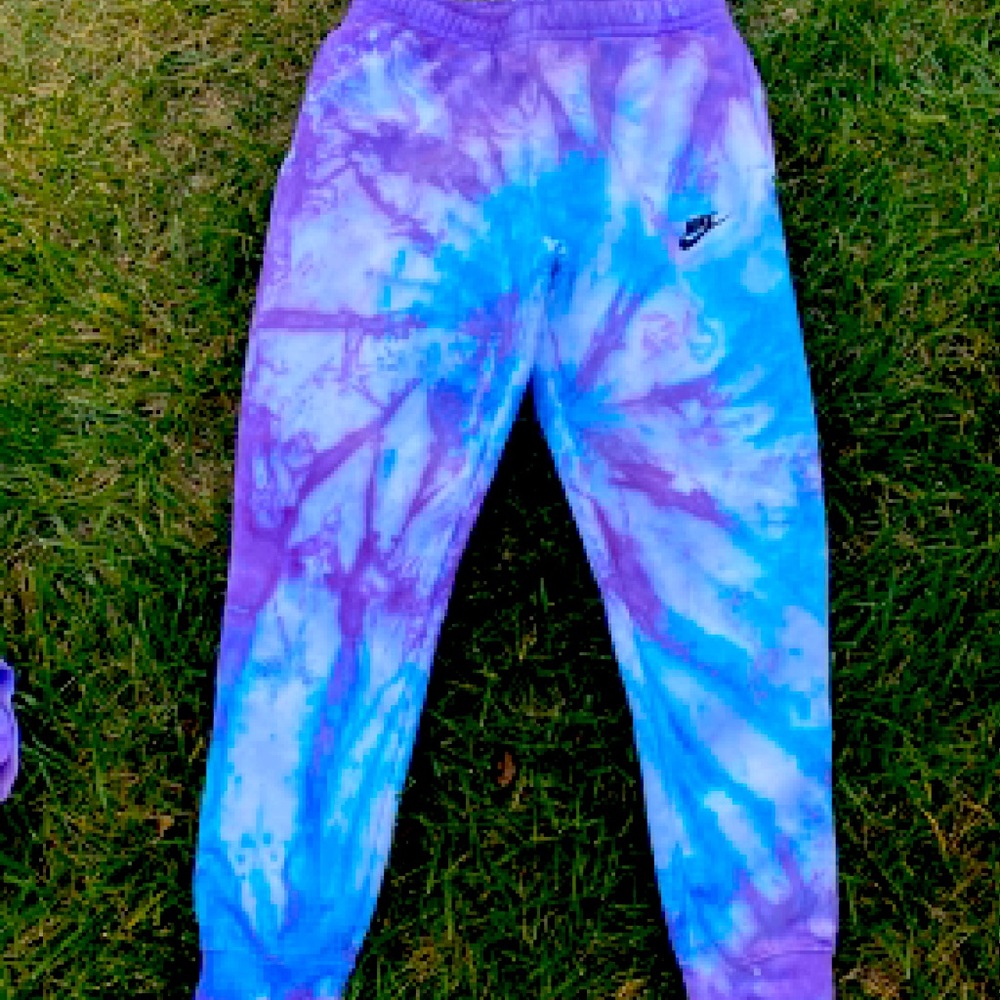 PN each item will be unique and may not be like in the picture. the fun tied dye